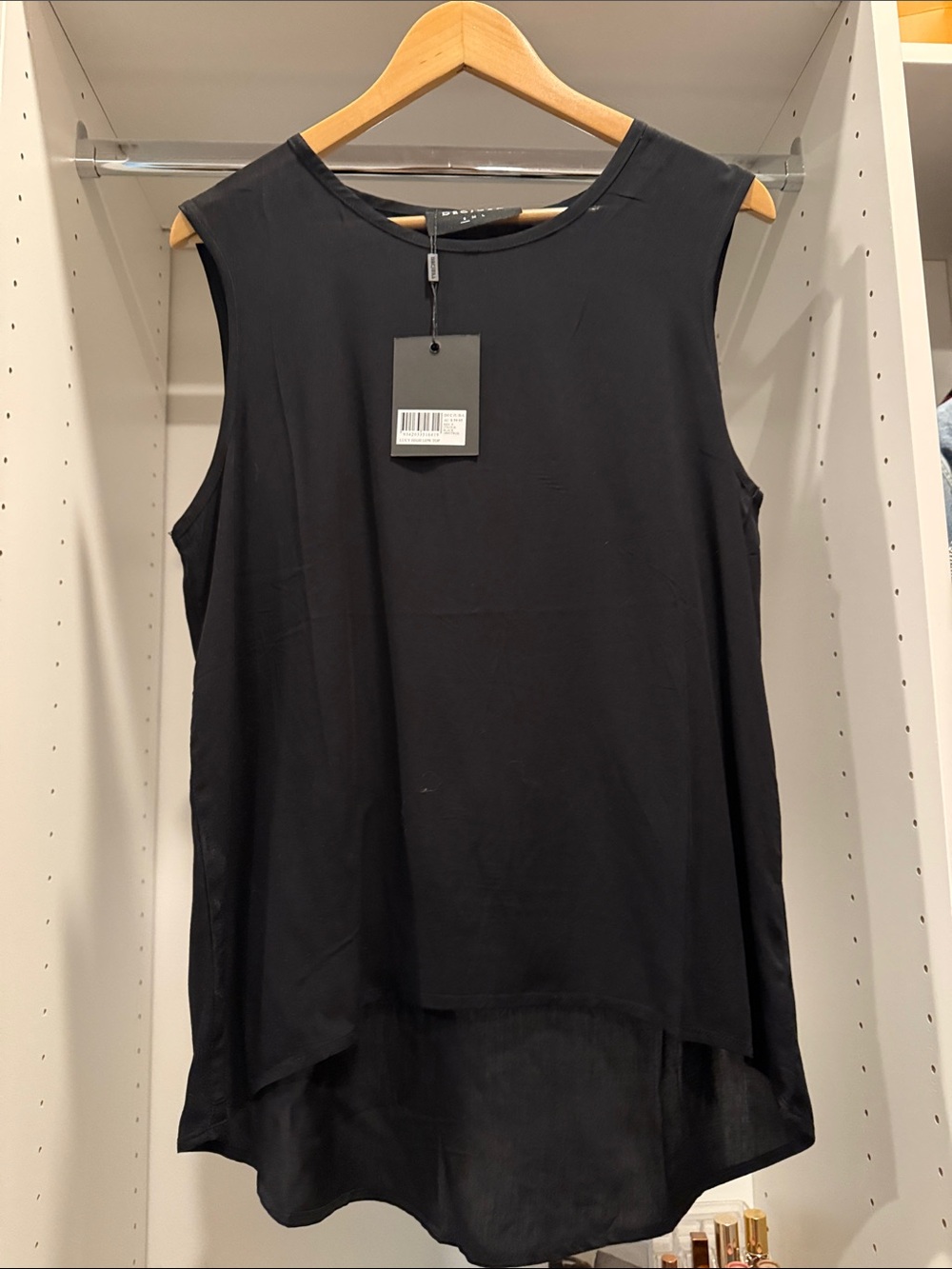 DECJUBA NWT Sleeveless Black High-Low Tank Top